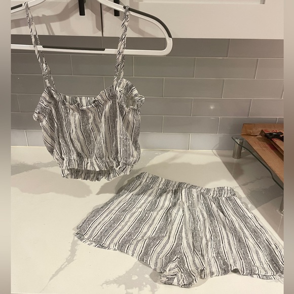 White & Black Matching Set - Picture 5 of 5